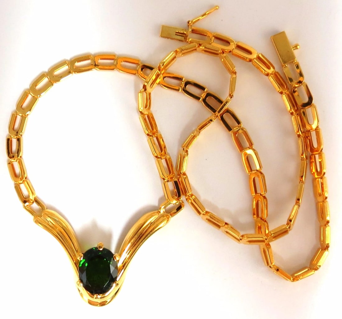 3.70ct Natural Green Chrome Diopside Necklace 14kt "V" form gown**: Title: 3.70ct Natural Green Chrome Diopside Necklace 14kt "V" form gown** Description: MAGNIFICENT JEWELS 3.70ct. Natural Chrome Green Diopside Necklace Excellent cut, clean clarity. Vivid forest lush