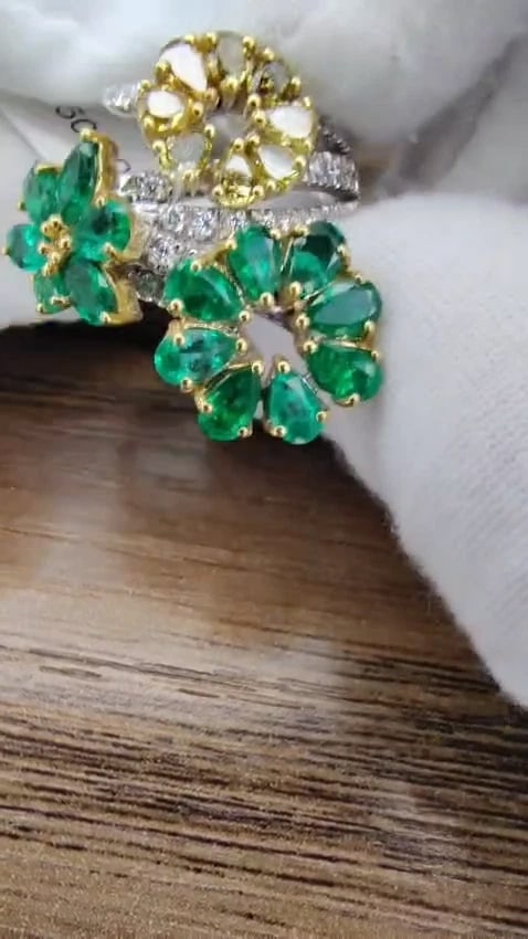 4.36ct Natural Emeralds diamond cocktail cluster ring 18kt *v - 2