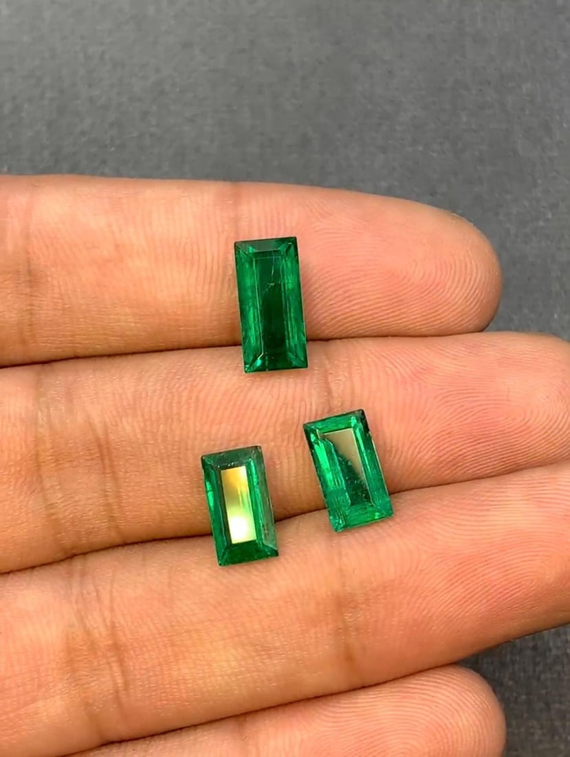 Zambian Emerald Gemstone Set: Emerald Cut Green Faceted Stones, 5.35 Carat - 2