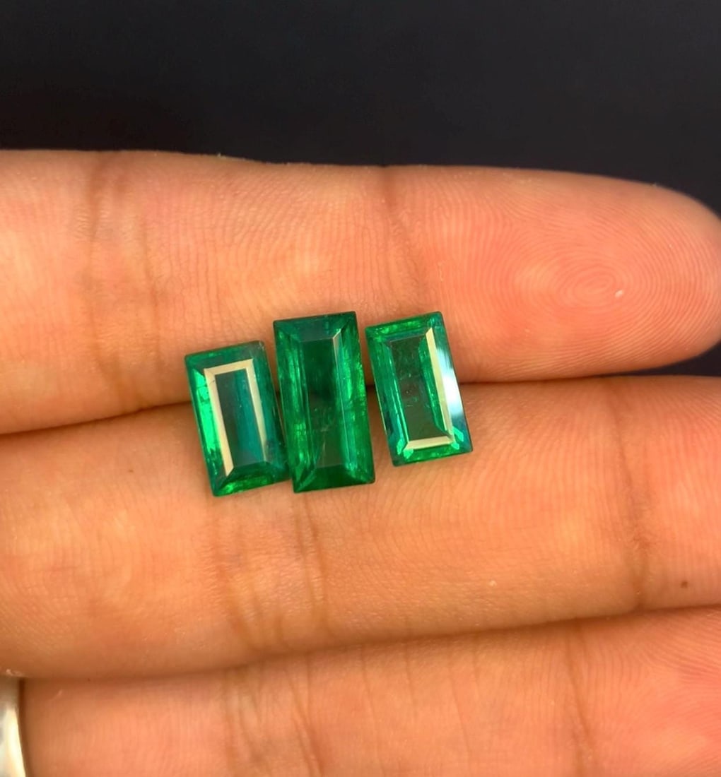 Zambian Emerald Gemstone Set: Emerald Cut Green Faceted Stones, 5.35 Carat - 3