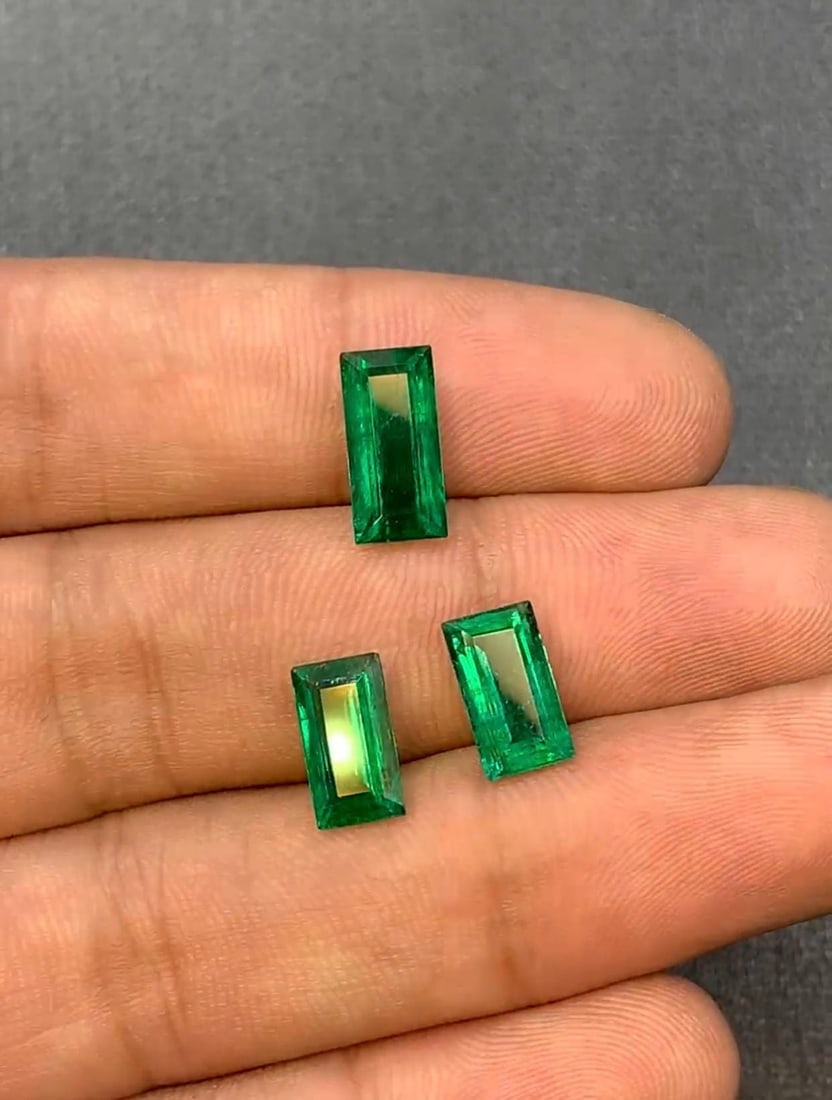Zambian Emerald Gemstone Set: Emerald Cut Green Faceted Stones, 5.35 Carat - 4
