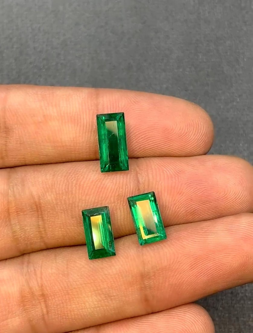 Zambian Emerald Gemstone Set: Emerald Cut Green Faceted Stones, 5.35 Carat - 6