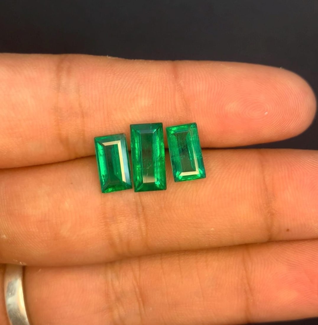 Zambian Emerald Gemstone Set: Emerald Cut Green Faceted Stones, 5.35 Carat - 7
