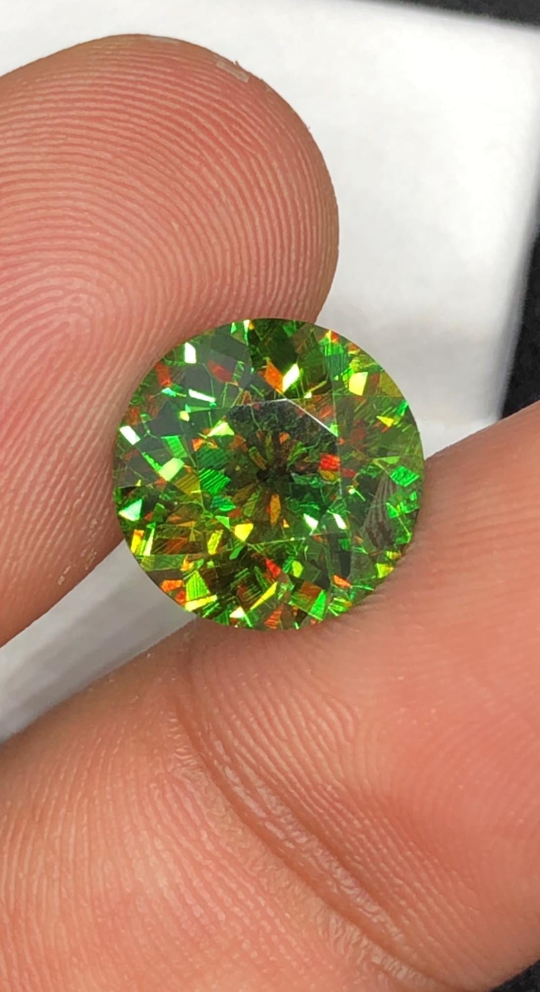 4.65 Carat Natural Brilliant Round Chrome Green Sphene Gemstone, Sparkling Green Skardu Sphene Gem: Specifications: * Gemstone Name: Chrome Green Sphene (Titanite) * Carat Weight: 4.65 Carat * Dimensions:10.8 x 10.8 x 5.9 mm * Origin: Skardu, Gilgit-Baltistan, Pakistan * Color: Chrome Green With Yel