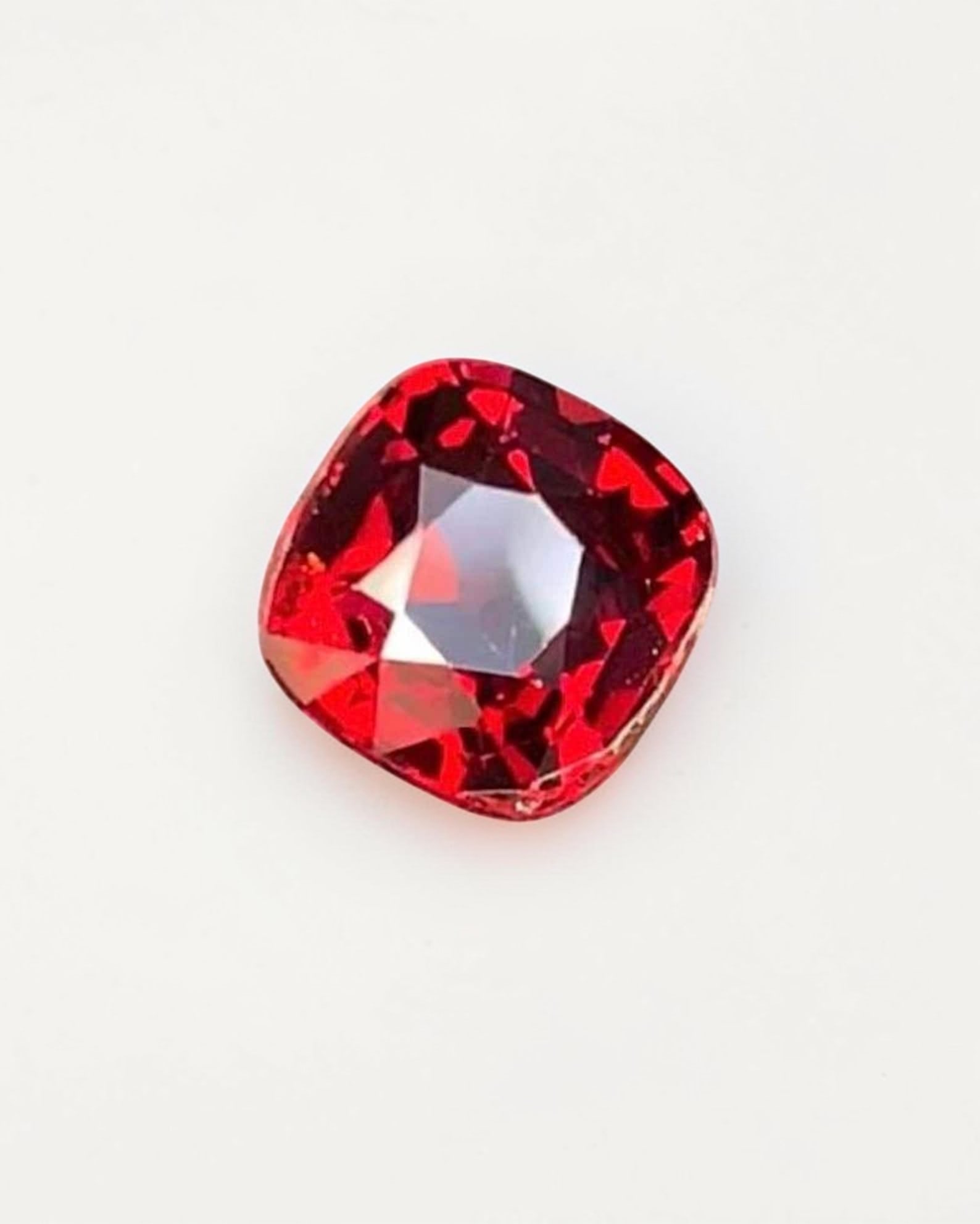 Red Spinel Ring Stone, Pigeon Blood Red Spinel Gemstone From Burma: Red Spinel Ring Stone, Pigeon Blood Red Spinel Gemstone From Burma Hardness : 7.5 - 8 Origin : Burma Shape : Cushion Cut Color : Pigeon Blood Red Color Treatment : Natural / No Treatment Certificate :