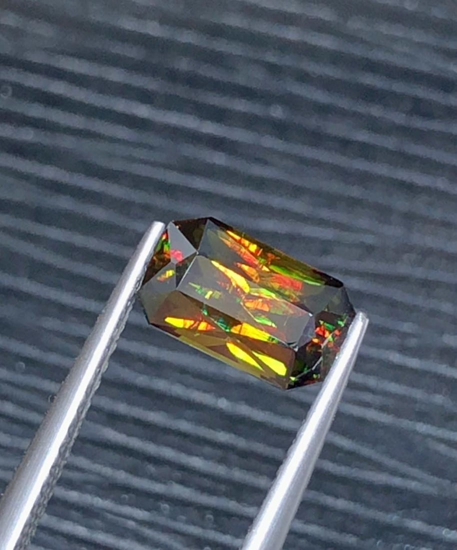 Natural Chrome Sphene Titanite Loose Gemstone For Jewellery - 1.70 Carat: Specifications: * Gemstone Name: Chrome Sphene (Titanite) * Carat Weight: 1.70 Carat * Dimensions: 8.3*4.9*4.3 mm * Origin: Skardu, Gilgit-Baltistan, Pakistan * Color: Chrome Green With Yellow Sparkle