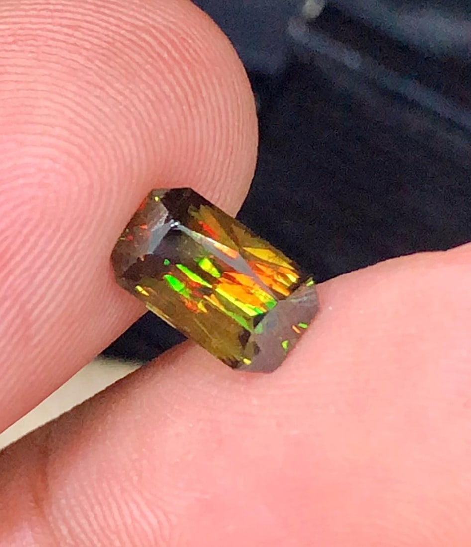 Natural Chrome Sphene Titanite Loose Gemstone For Jewellery - 1.70 Carat - 3