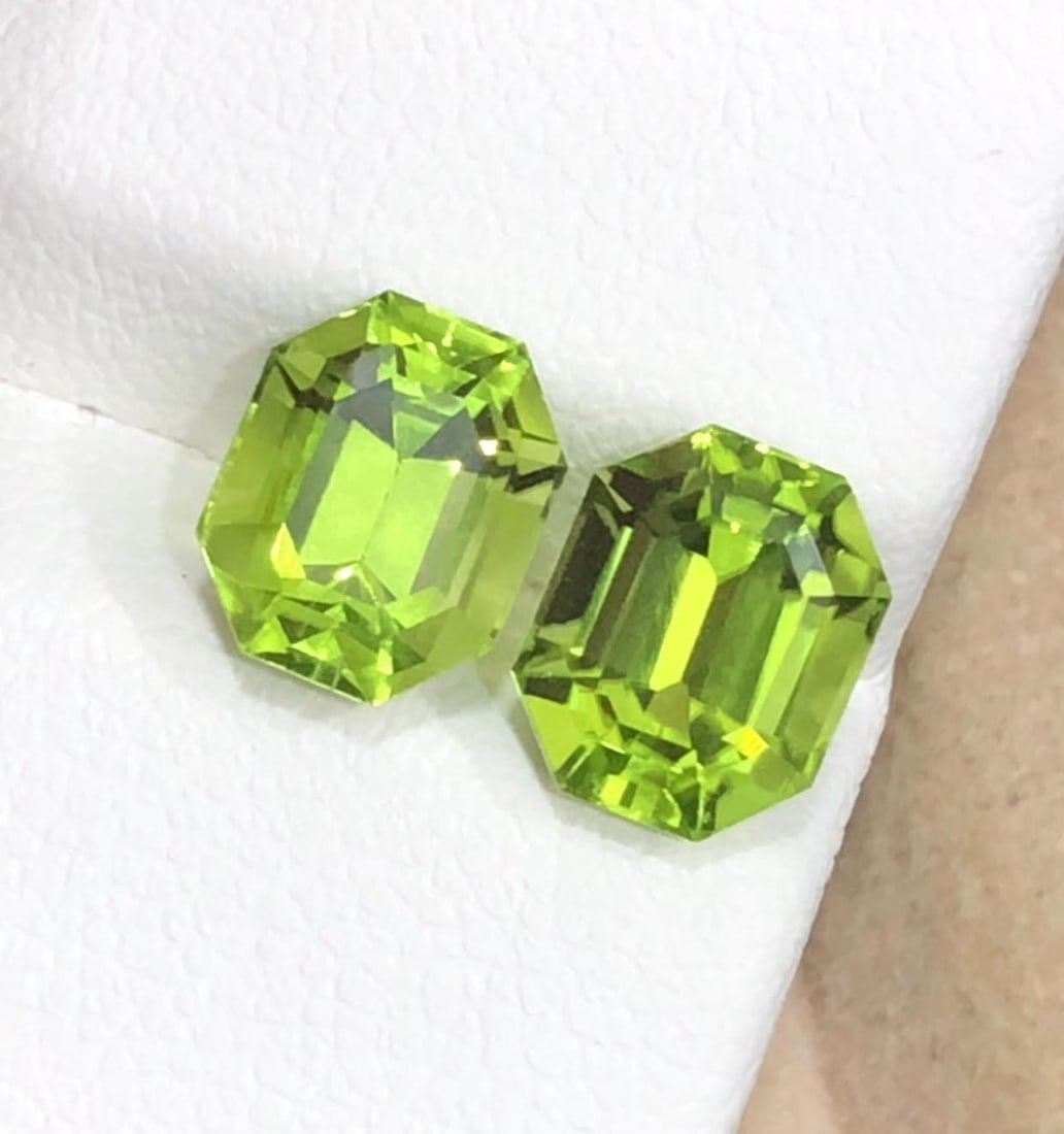 Jewelry Size Natural Green Peridot Pair Emerald Gemstone From Sapat Valley - 4.395 Carat - 2