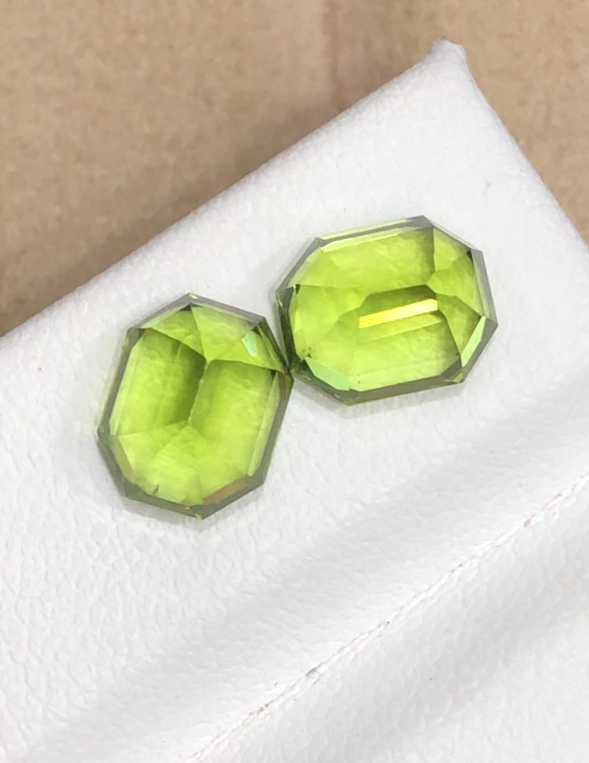 Jewelry Size Natural Green Peridot Pair Emerald Gemstone From Sapat Valley - 4.395 Carat - 4