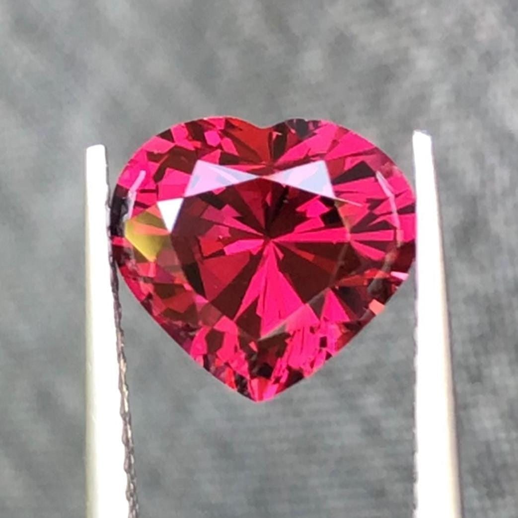 Natural Pinkish Garnet Gemstone Heart Shape For Jewellry making From Tanzania - 3.355 Carat - 3