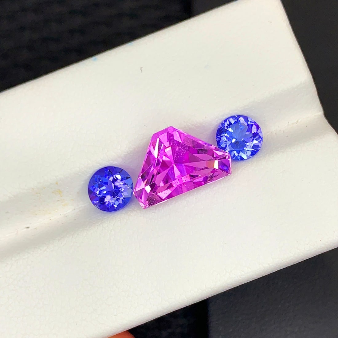 Deep Pink Kunzite Gemstone with Blue Tanzanite Pair For Ring Making - 2