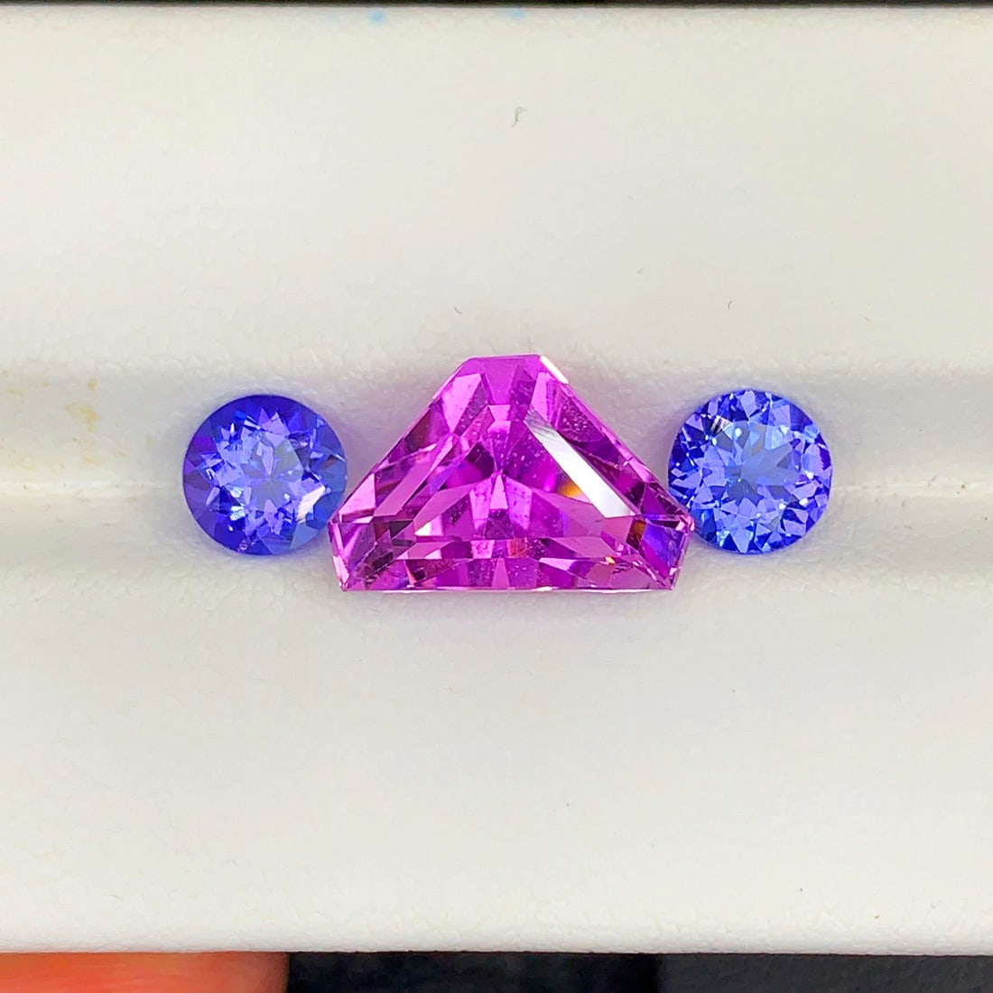 Deep Pink Kunzite Gemstone with Blue Tanzanite Pair For Ring Making - 4