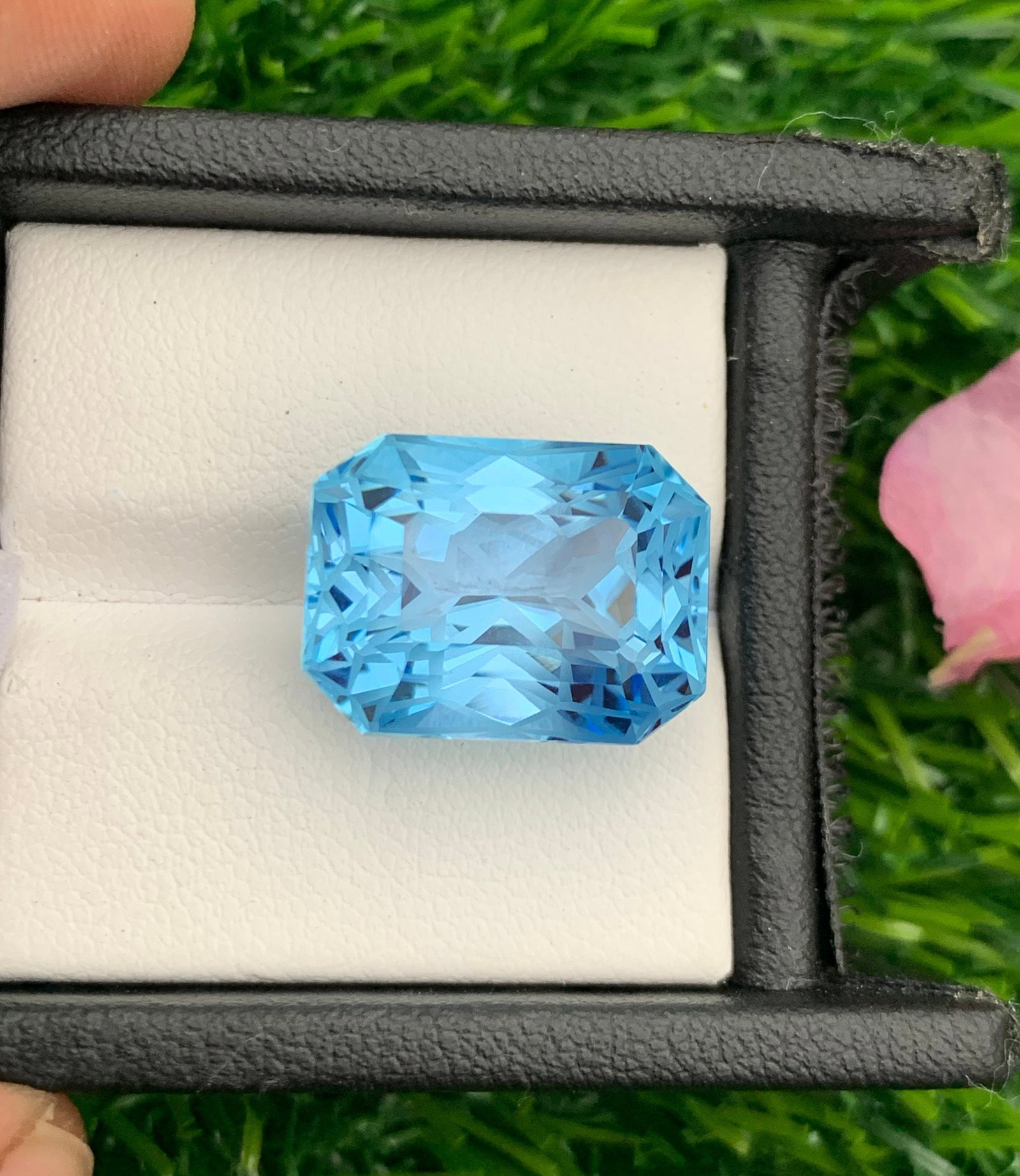 Swiss Blue Topaz Gemstone: Emerald Cut, 20.25 Carats: Swiss Blue Topaz Gemstone , Precision Emerald Cut , Ring and Jewelry Size ,Loose gemstone. 20.25 Carats. Weight : 20.25 Carats Dimensions : 17*13*11 Color: Blue, Yellow, White, Green, Pink, Red, Grey,