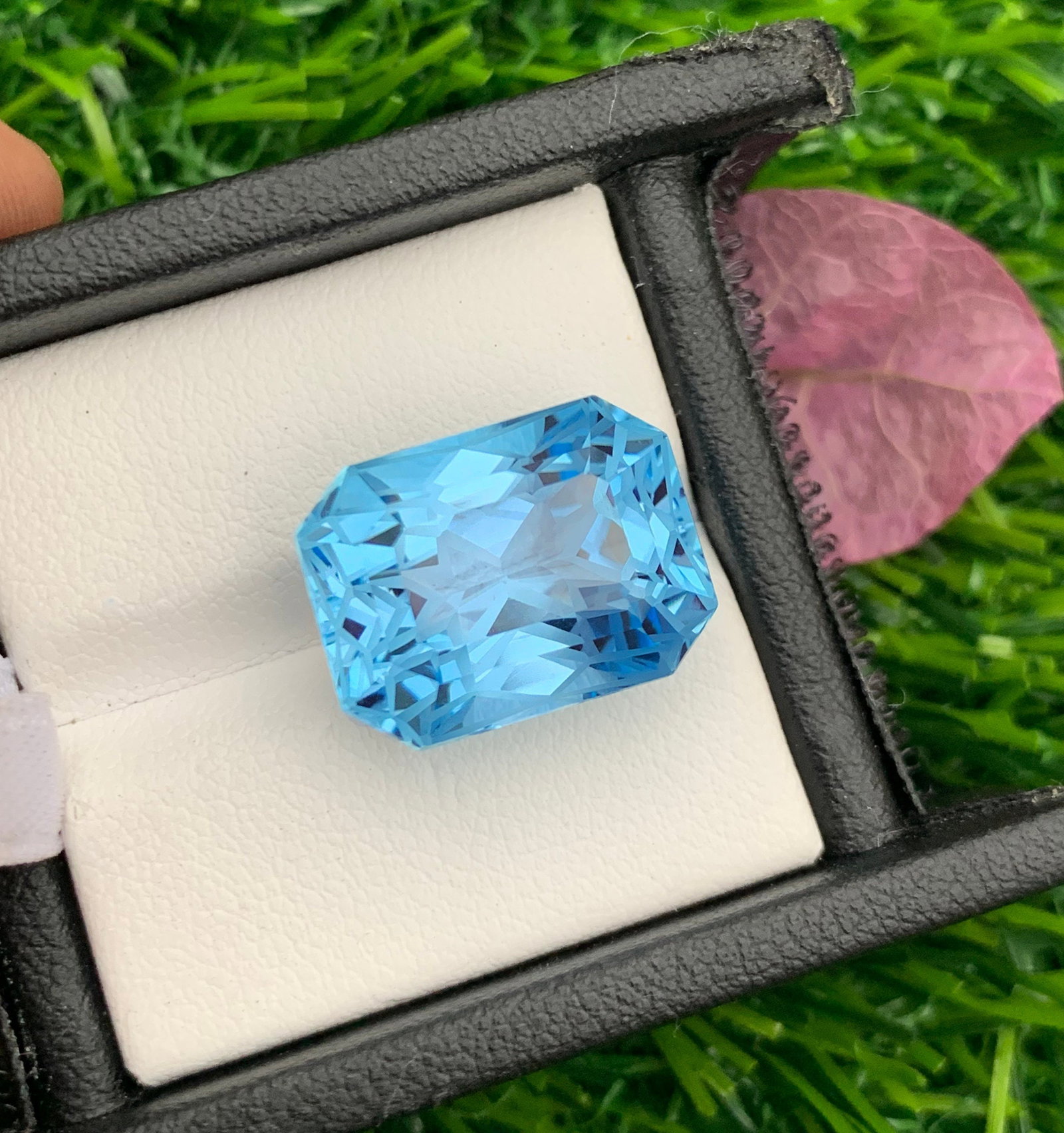 Swiss Blue Topaz Gemstone: Emerald Cut, 20.25 Carats - 3