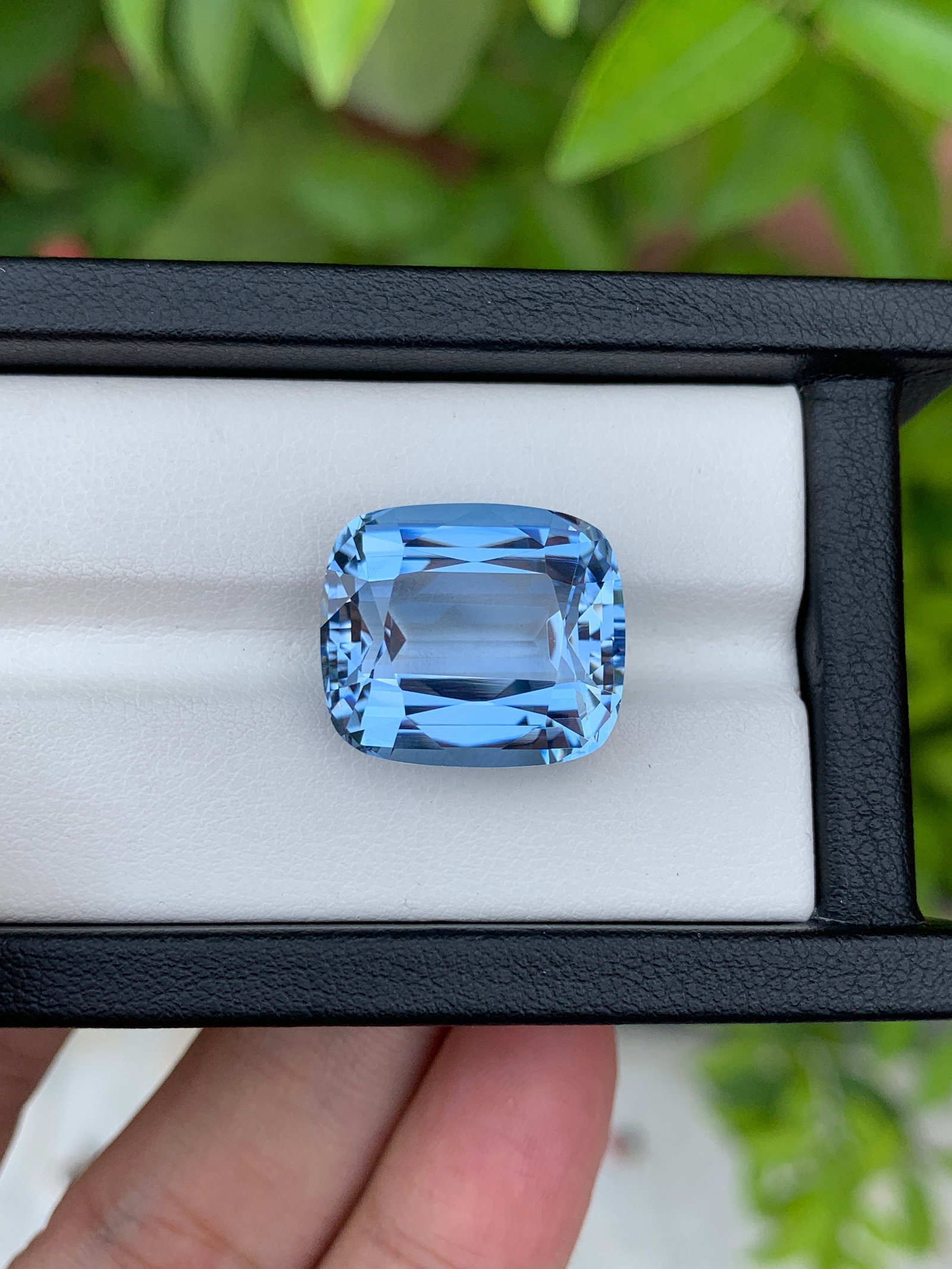 Ocean Blue Aquamarine Gemstone: 20.88 Carat Faceted Cushion Cut - 4