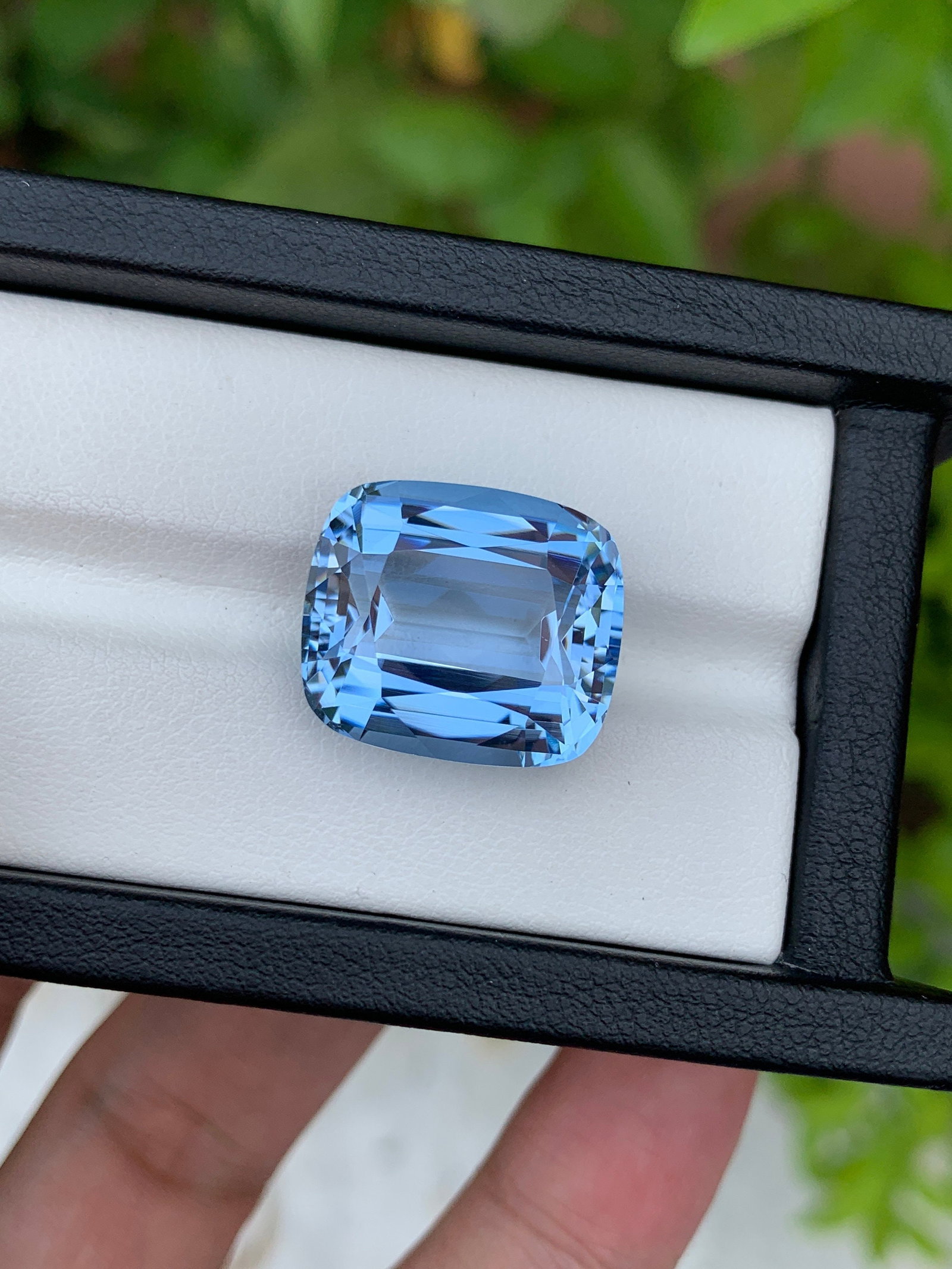 Ocean Blue Aquamarine Gemstone: 20.88 Carat Faceted Cushion Cut - 7