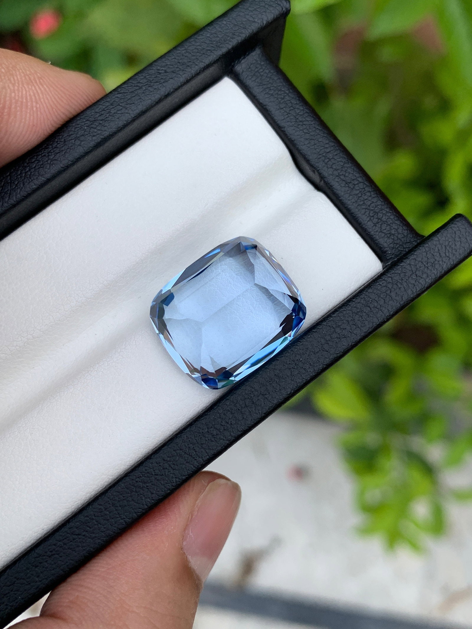 Ocean Blue Aquamarine Gemstone: 20.88 Carat Faceted Cushion Cut - 9