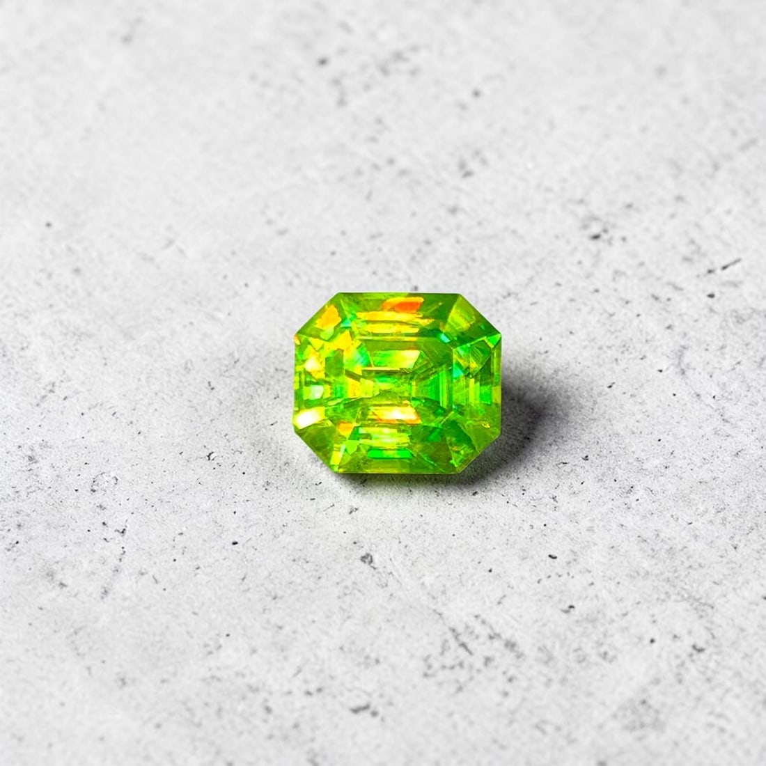 Apple Green Sphene Ring Stone, Full Fire Sphene Titanite Gemstone: Apple Green Sphene Ring Stone, Full Fire Sphene Titanite Gemstone Weight (CT) : 3.40 Measurements(MM) : 9 x 7 x 6 Shape : Emerald Color : Apple Green Treatment : None Clarity : Eye Clean Origin :