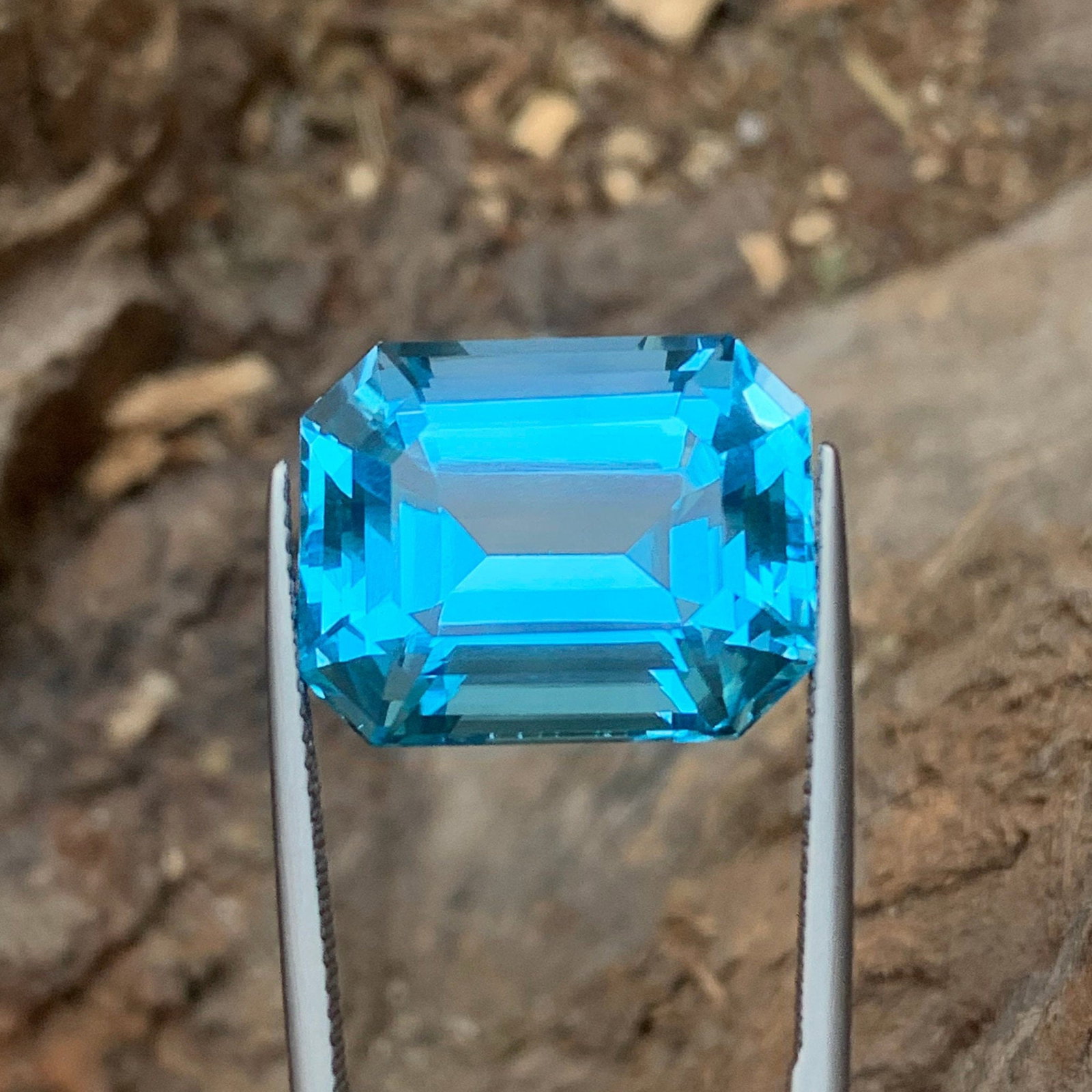 22.90 Carat Emerald Cut Swiss Blue Topaz Gemstone: Swiss Blue Topaz Gemstone | Natural Swiss Blue Color | Emerald Cut | Swiss Topaz Ring | Topaz Vintage | Wedding Topaz Jewelry 22.90 Carat * Weight: 22.90 Carat * Dimensions: 18*14*11 mm * Color: Blue