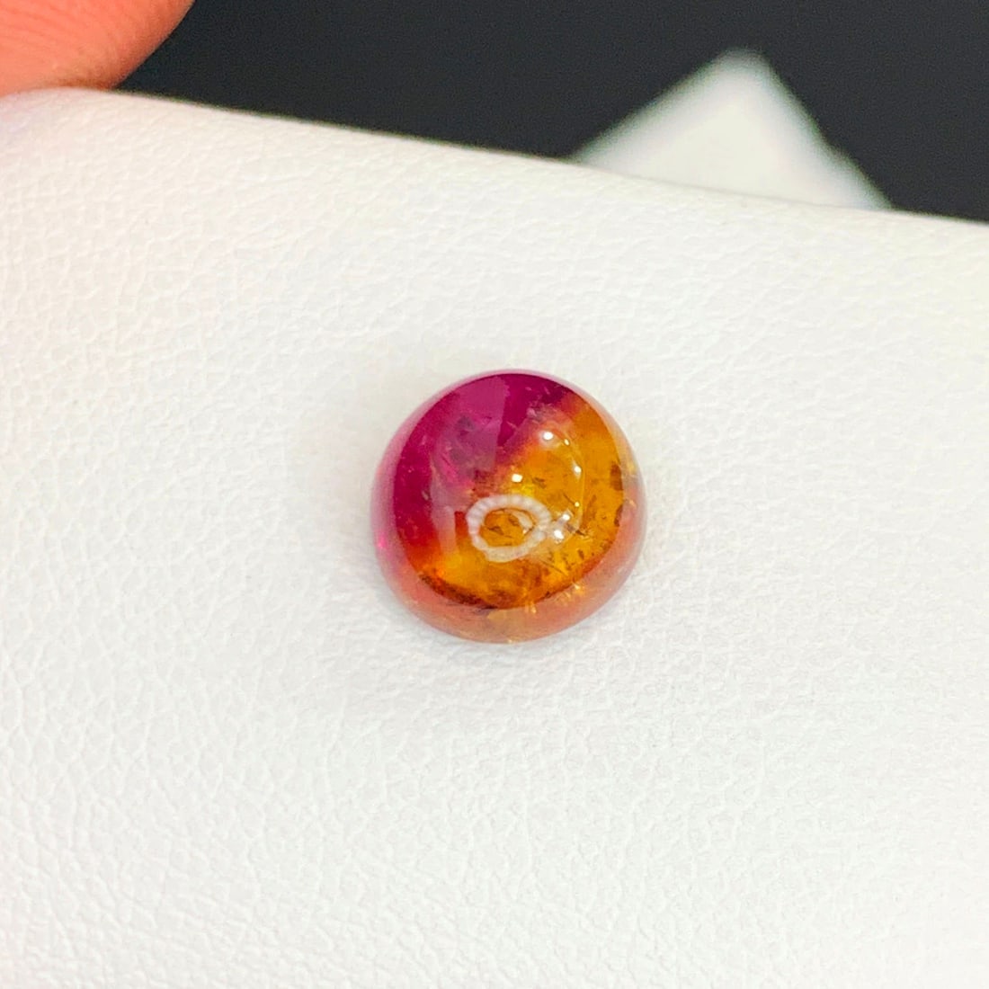Bi Color Tourmaline Gemstone, Watermelon Tourmaline Ring Stone: Bi Color Tourmaline Gemstone, Watermelon Tourmaline Ring Stone Weight (CT) : 3.90 Measurements(MM) : 9 x 9 x 5 Shape : Round Color : Bi Color, Yellow / Red Treatment : None Clarity : Eye Clean Origin