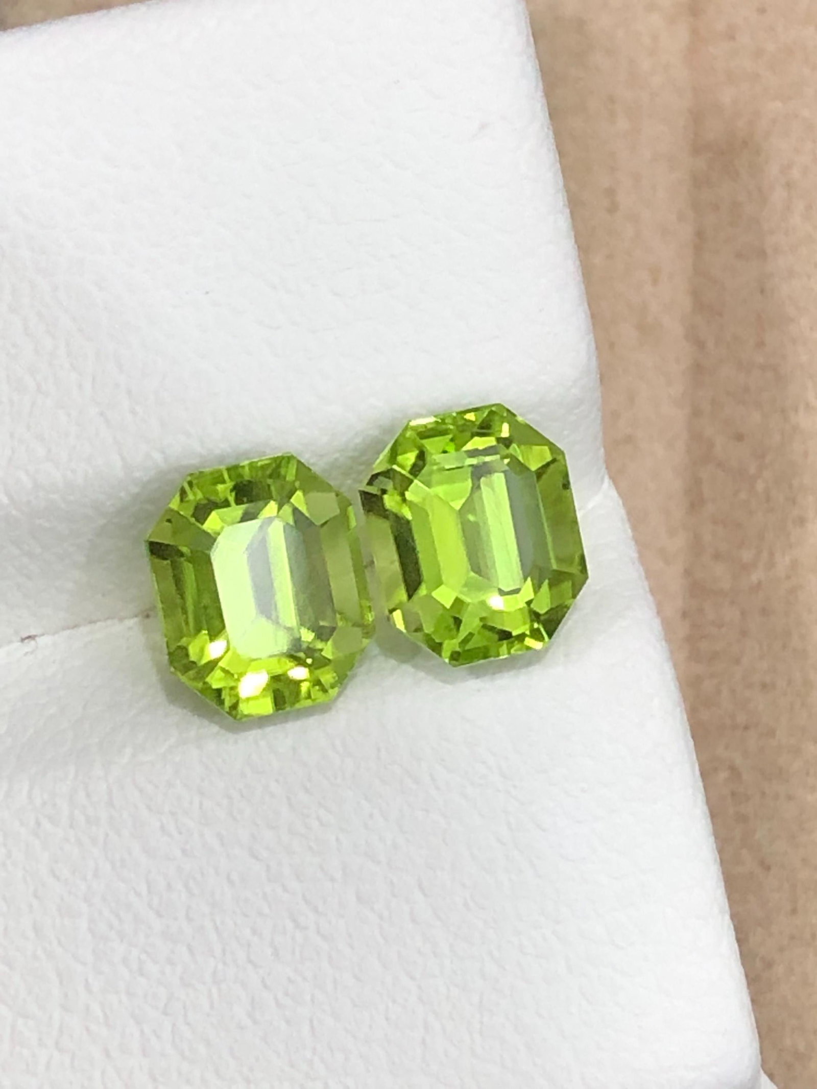 3.360 Carat Green Peridot Gemstones, Parrot Green Rock For Gold Earrings Jewelry - 5