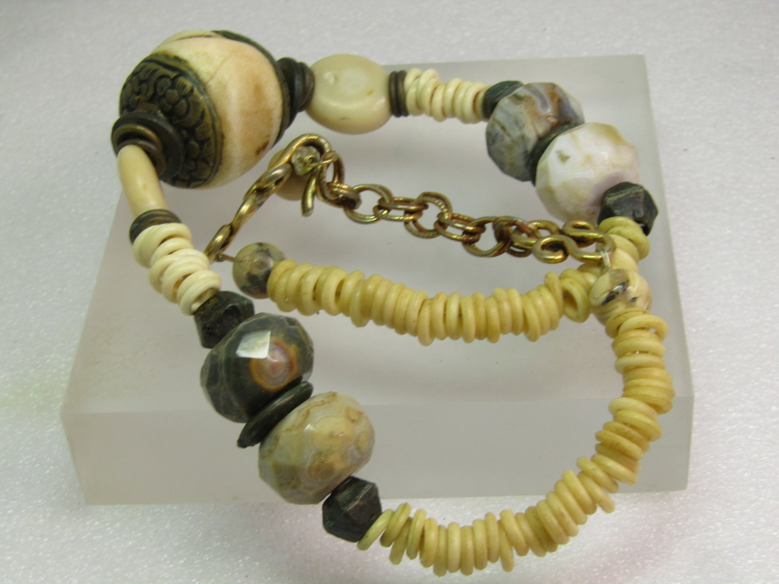 Vintage Heavy White and Agate Tribal Necklace, Brass. 18.5", Mid-Century - 5