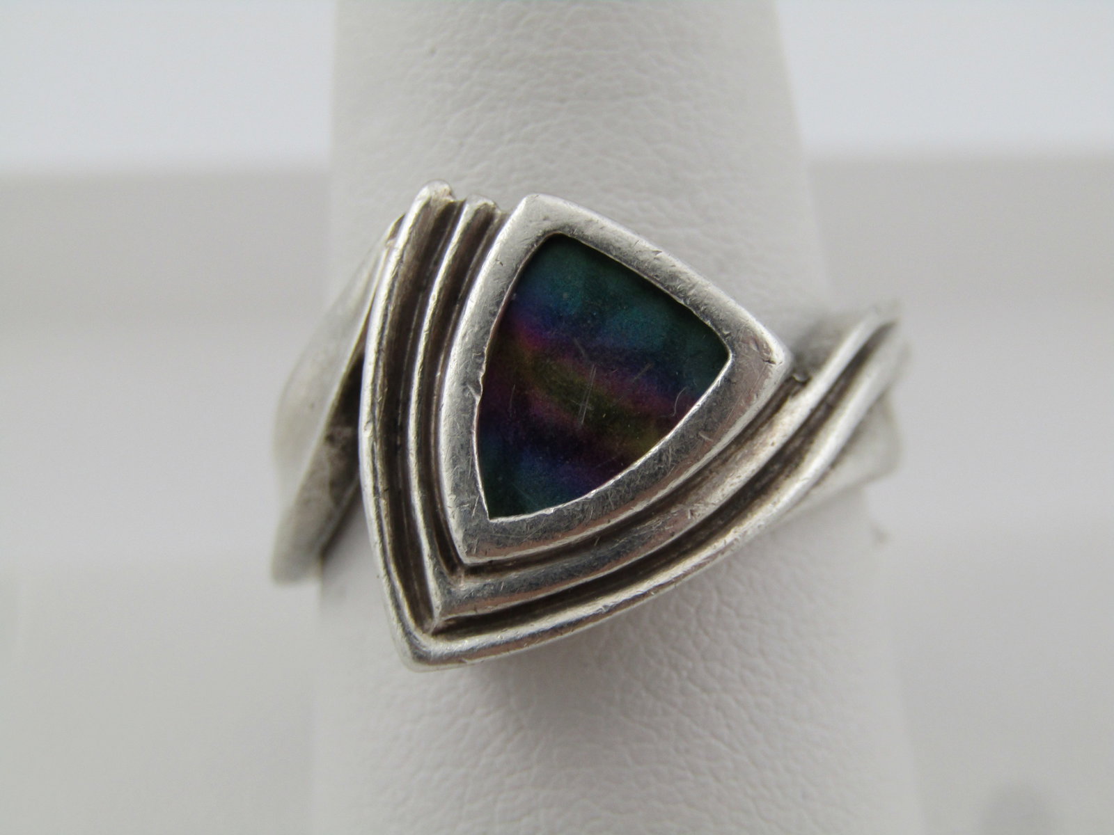 Vintage Sterling and Niobium Rainbow Shield Ring, Sz. 10.5, Unisex, Signed: Vintage Sterling and Niobium Rainbow Shield Ring, Sz. 10.5, Unisex, Signed. THis ring is sterling and is marked sterling and has an appx. weight of 6.08 grams. It has a moder design with a ridged