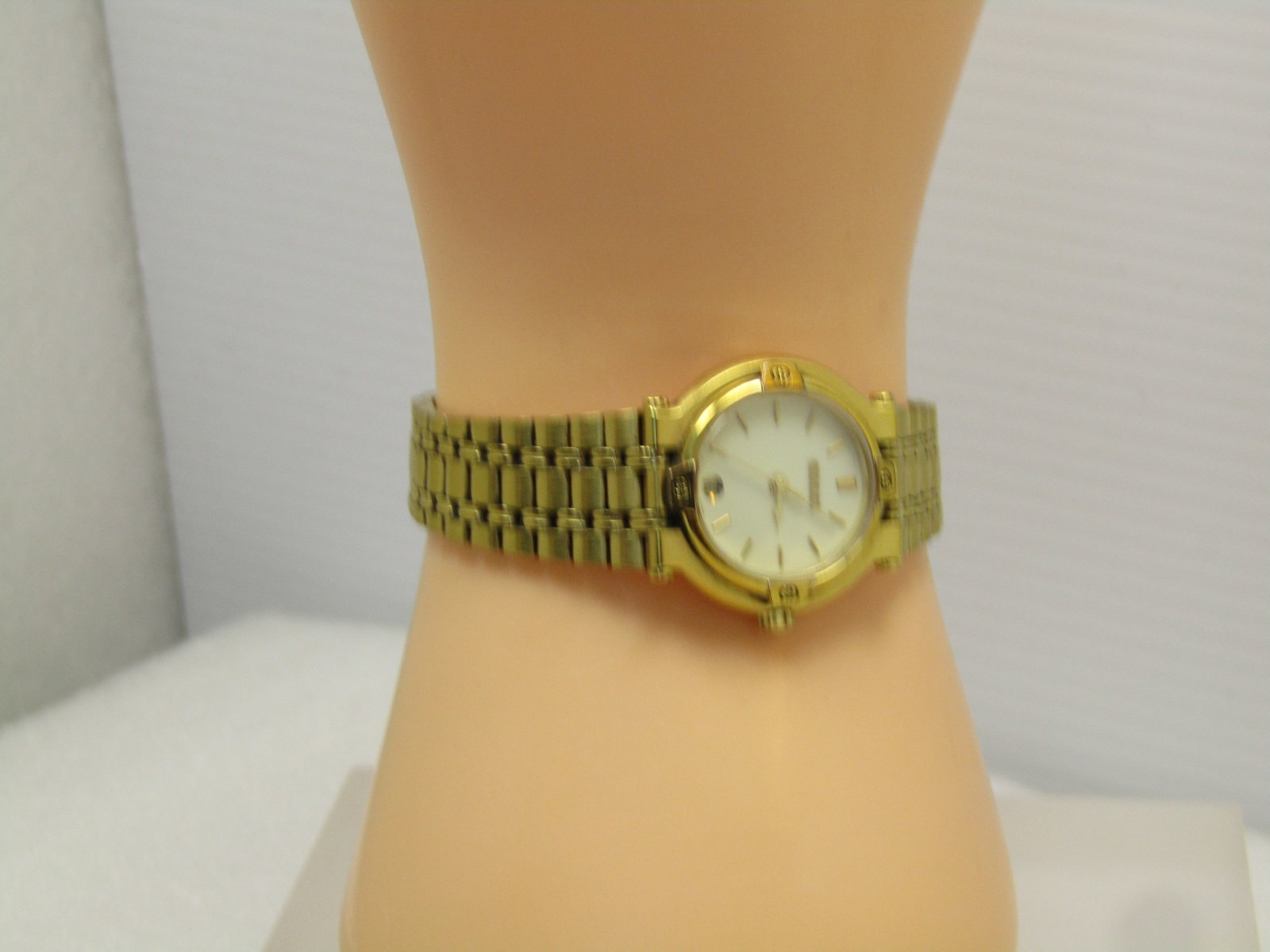 Ladies' Gucci Gold Tone Watch with Date and Second Hand, 1980's-1990's, Runs - 3