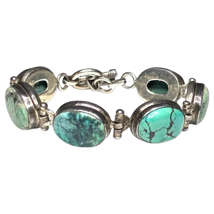 Vintage Sterling Silver and Turquoise Toggle Bracelet: Title: Vintage Sterling Silver and Turquoise Toggle Bracelet Description: Vintage Sterling Silver and Turquoise Toggle Bracelet Hallmarked: 925 Weighs: 28 grams Measures: 7 or 7.5 inches in length