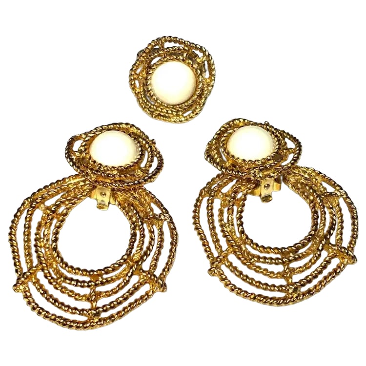 Vintage Signed Custom Dauplaise Goldtone Clip Earrings and Ring Set (1 of 5)