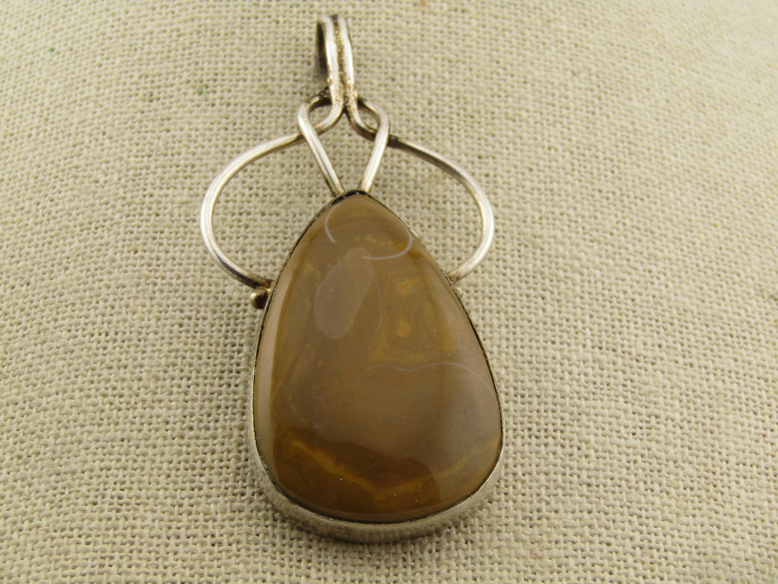 Vintage Silver Plated Green/Yellow Agate/Jasper Pendant, 1980's: Vintage Silver Plated Green/Yellow Agate/Jasper Pendant, 1980's. This has a green/mustard colored agate/jasper that is pear shaped and appx. 2.75" tall and 1-3/8" wide. It has a silver plated bezel