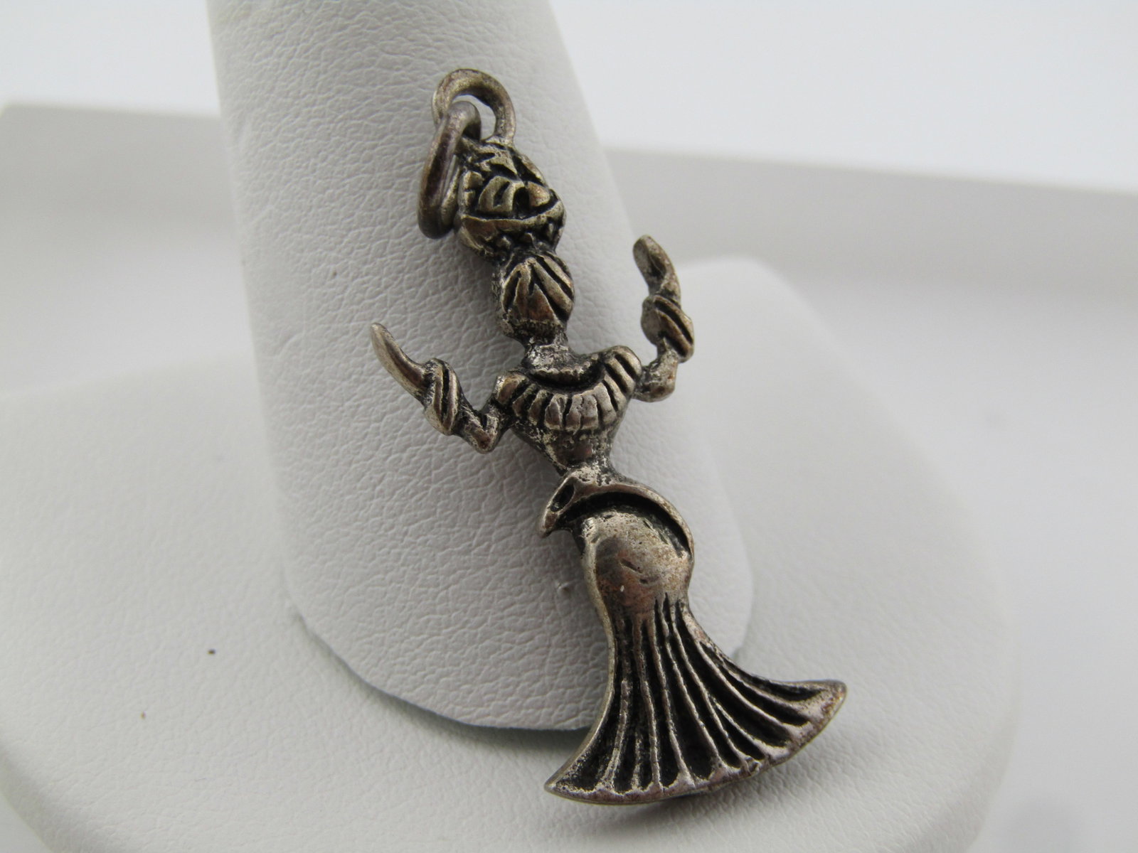 Vintage Sterling Afro-Colombian Woman Charm/Pendant, with Basket on Head, Mid-Century - 4