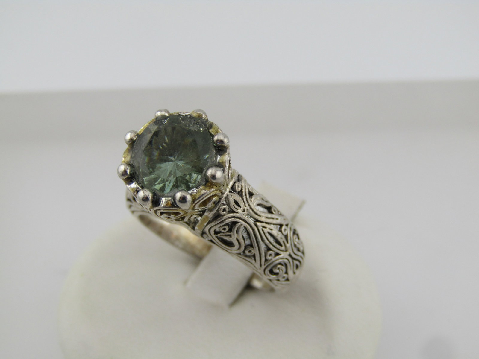Vintage Green Stone Antique Themed Ring, Sz. 8, Silver Tone, 1980's-1990's - 3