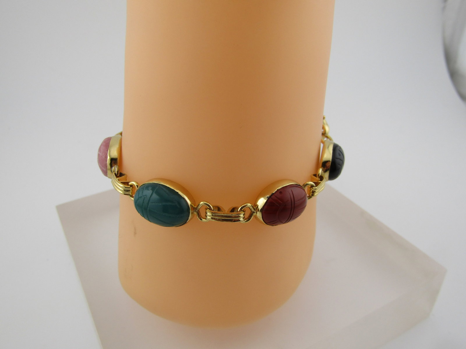 Vintage Gold Tone Scarab Bracelet, 8", 1980's. Egyptian Themed, - 3