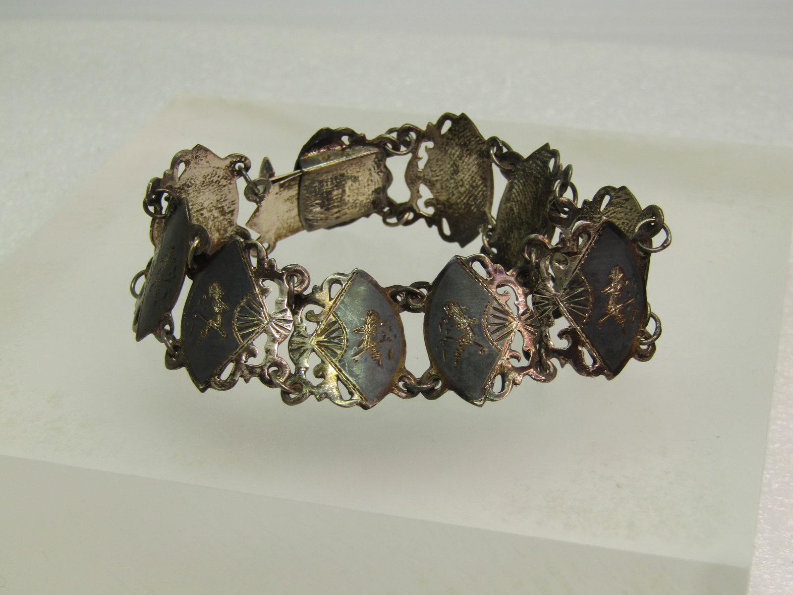 Vintage Black Niello Etched Siam Bracelet, Filigree, 7" 1940's-1950's: Vintage Black Niello Etched Siam Bracelet, Filigree, 7" 1940's-1950's. The links are curved and in a fan shape with black enameled in figures that look as if they are dancing - but not the more popula
