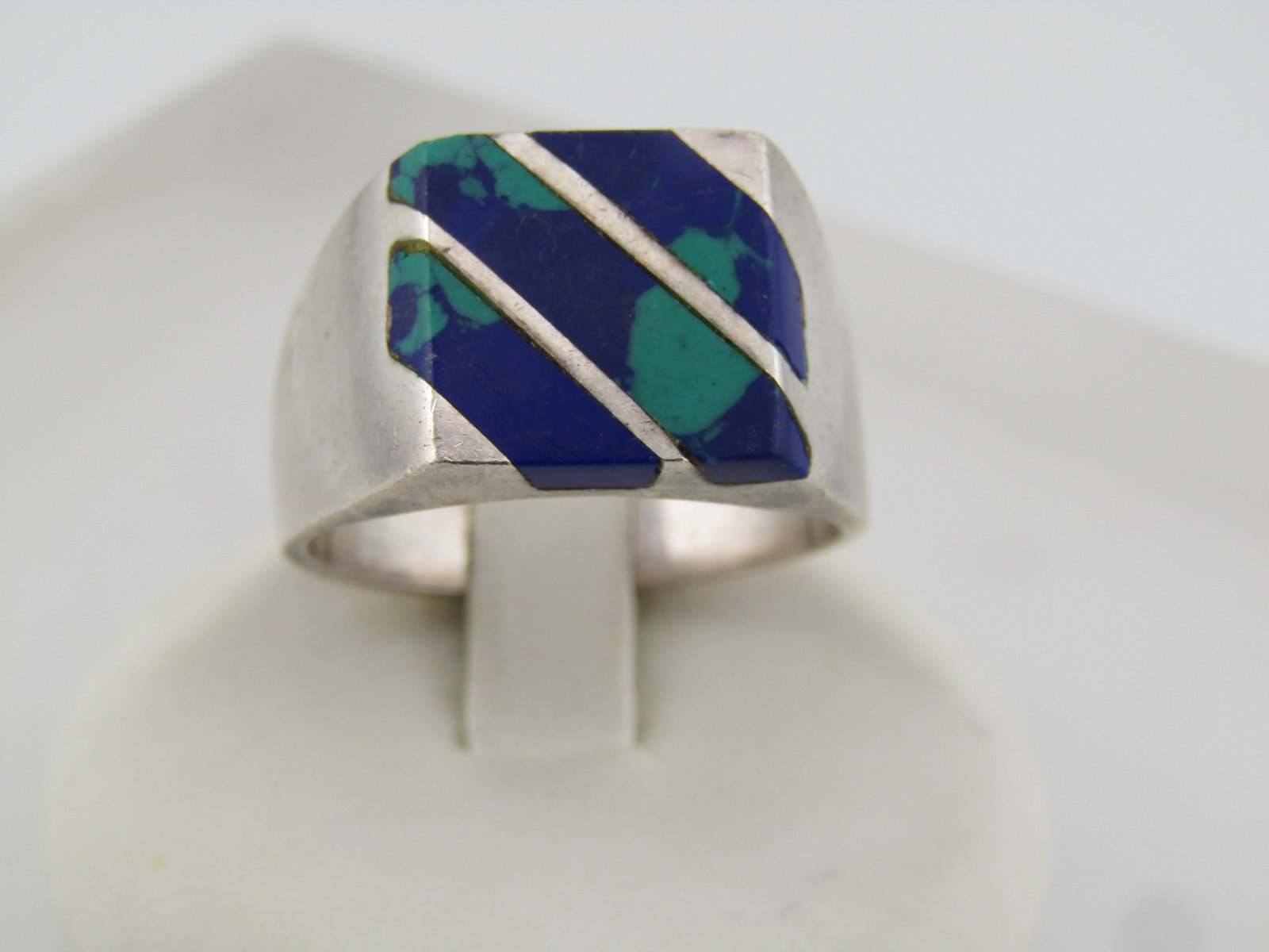 Vintage Sterling Azurite Men's Ring, Mexico, Sz. 10.5, 1970's-1980's: Vintage Sterling Azurite Men's Ring, Sz. 10.5, 1970's-1980's. Mexico. This has an appx. 12.5mm square top with inlaid azurite in three diangonal stips over the top of the ring. The azurite is also vis