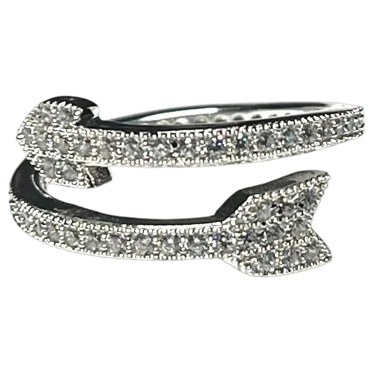 Estate Wrap Around Arrow Eternity Band: Title: Estate Wrap Around Arrow Eternity Band Description: Estate Wrap Around Arrow Eternity Band Hallmarked: 925 Weighs: 2.5 grams Measures Approx US Size: 6 Date/Period: Estate Materials: