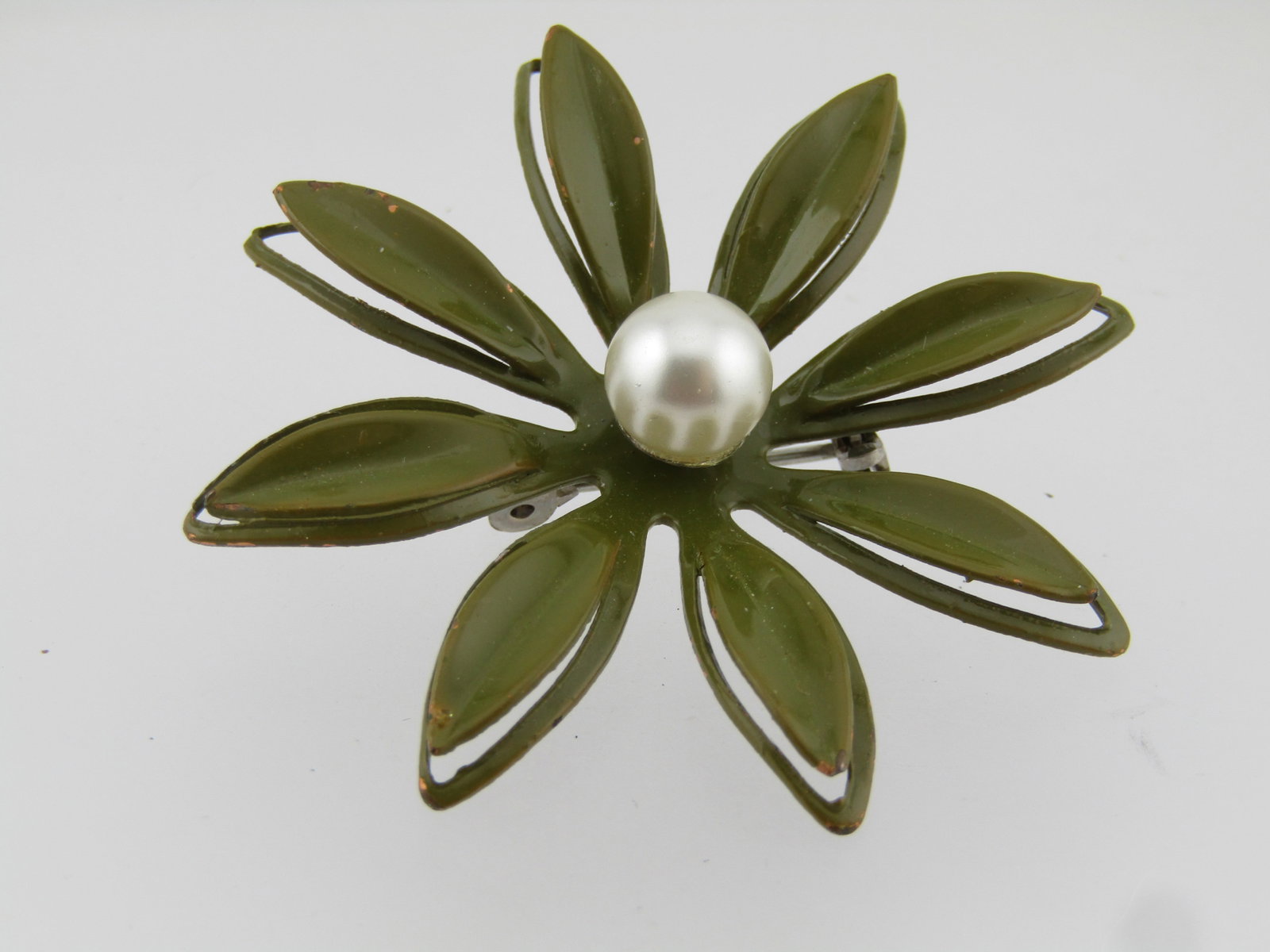 Vintage Green Enameled Floral Brooch With Faux Pearl, 1960's - 2