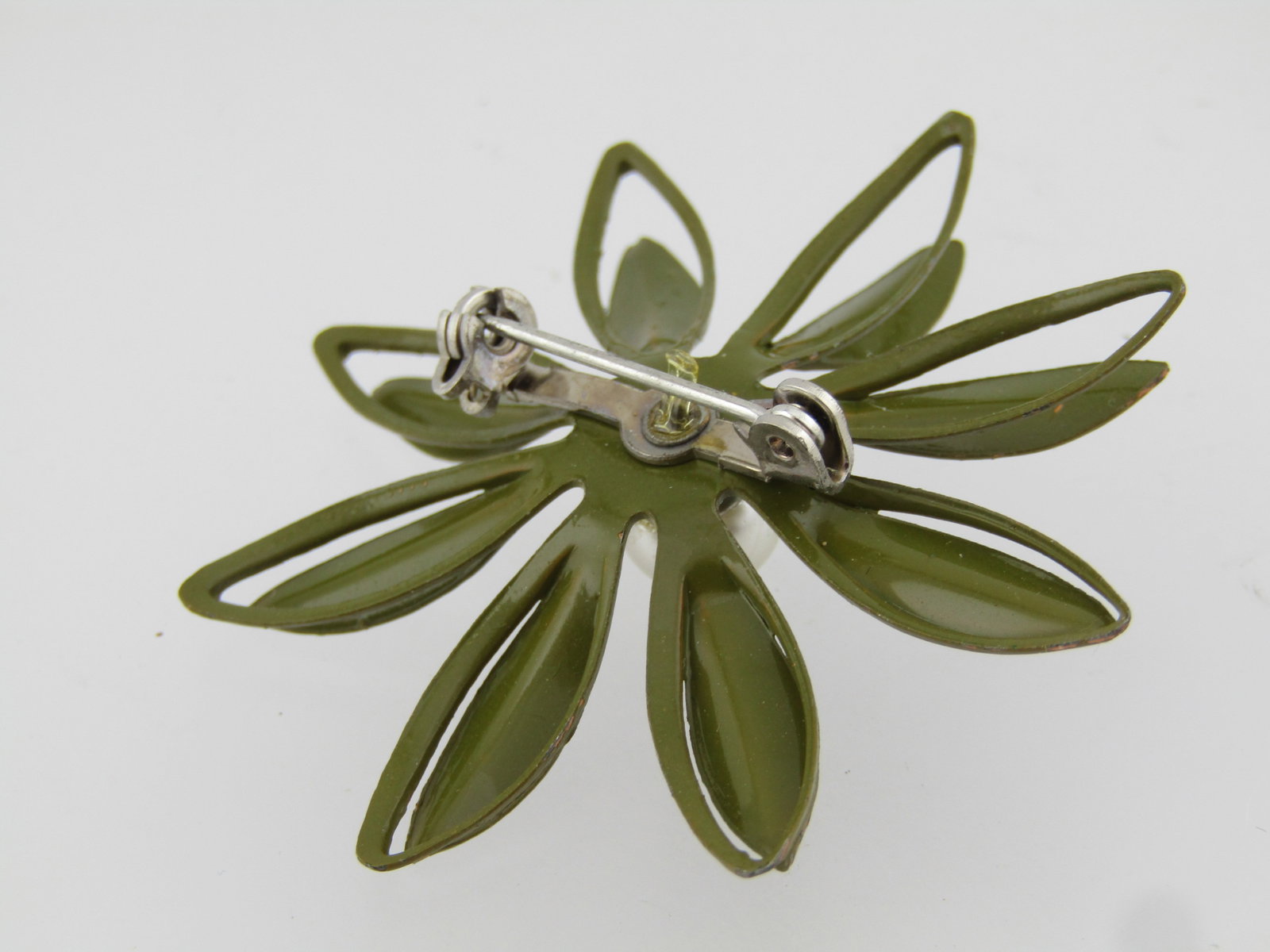 Vintage Green Enameled Floral Brooch With Faux Pearl, 1960's - 5