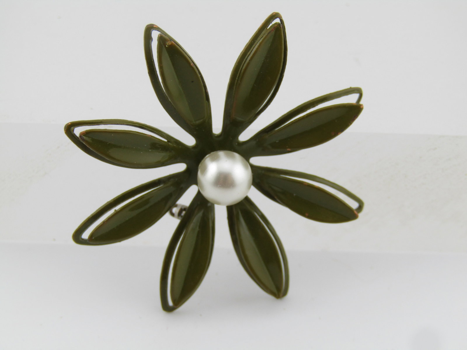 Vintage Green Enameled Floral Brooch With Faux Pearl, 1960's - 6