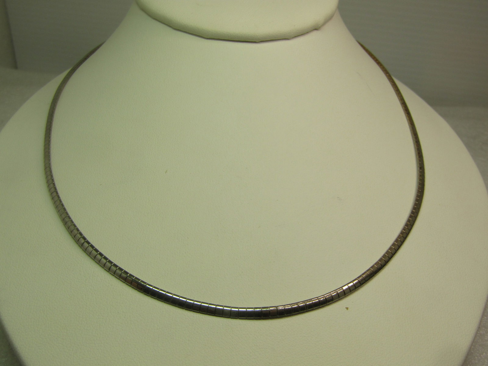 Vintage Sterling Omega Link Necklace, 18", 1980's-1990's 2.5mm: Vintage Sterling Omega Link Necklace, 18", 1980's-1990's 2.5mm. This is not signed or marked. It is marked .925 and Italy and tests as sterling with an appx. weight of 13.45 grams. Some light wear and