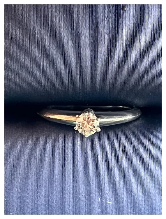 Estate The Tiffany Classic Setting Tiffany and Co. Engagement Ring in Platinum - 3
