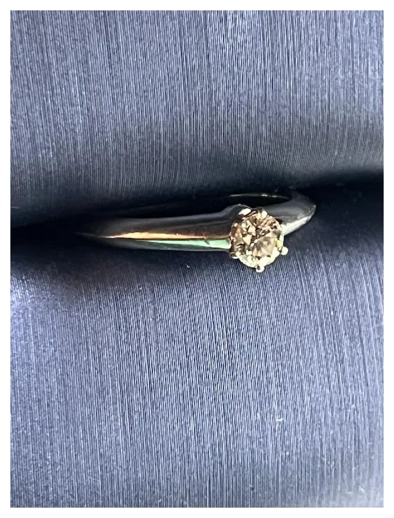 Estate The Tiffany Classic Setting Tiffany and Co. Engagement Ring in Platinum - 6
