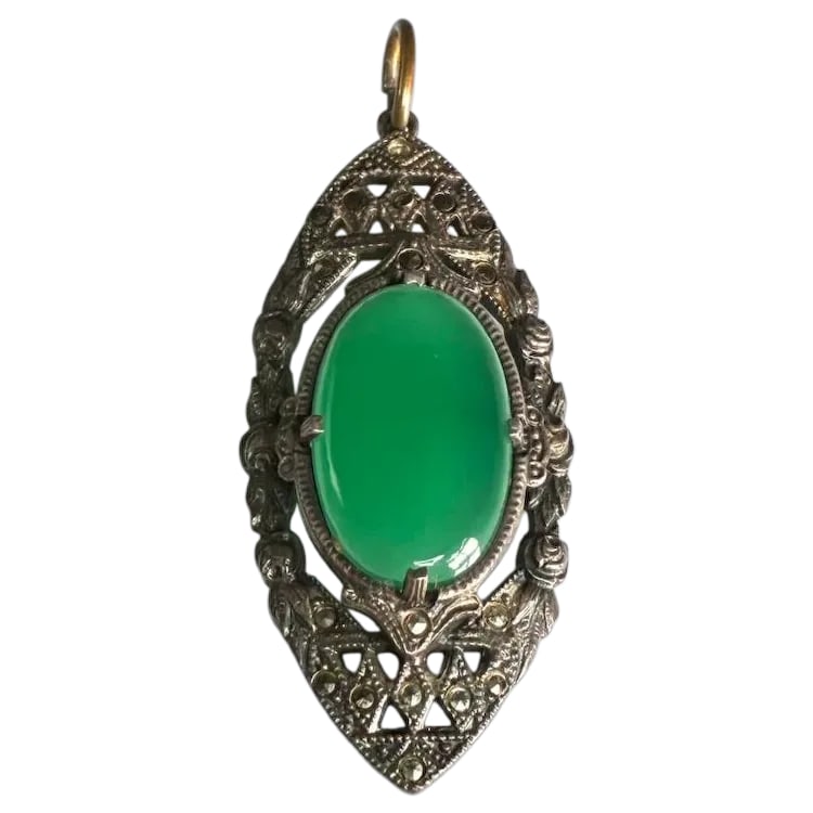 Vintage Art Deco Sterling Silver Marcasite Filigree Pendent: Title: Vintage Art Deco Sterling Silver Marcasite Filigree Pendent Description: Vintage Art Deco Sterling Silver Marcasite Filigree Pendent Hallmarked: Sterling Weighs: 6.6 grams Measures: 2 x 1 inch 