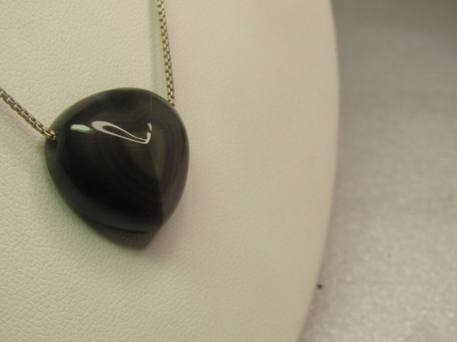 Vintage Sterling Black Glass Moonstone Concentric Heart Necklace, 18", 1990's. - 3