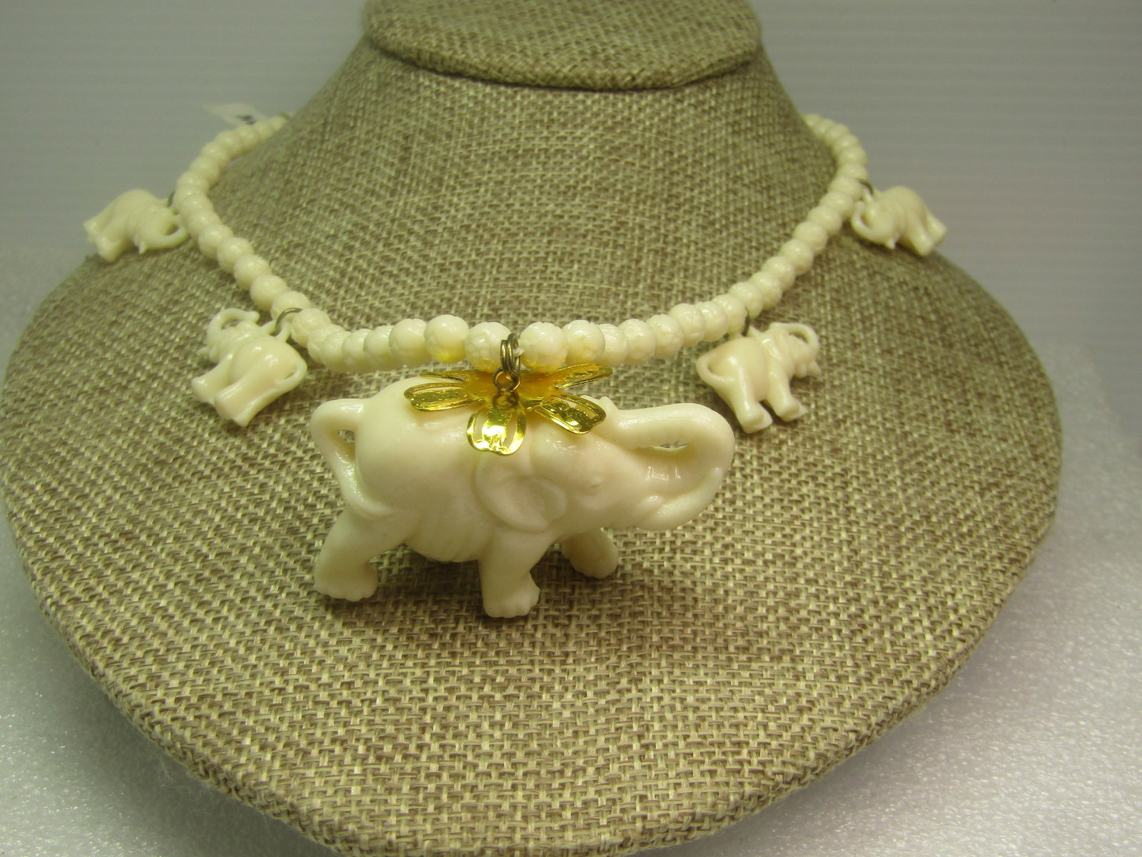 Vintage White Molded Elephant Necklace, Beaded, 24", 1970's-1980's. - 3