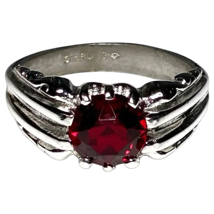 Vintage Sterling Silver Red Stone Ring: Title: Vintage Sterling Silver Red Stone Ring Description: Vintage Sterling Silver Red Stone Ring Hallmarked: Sterling Weighs: 5.7 grams Measures: US Ring Size 9 Date/Period: Vintage Materials: