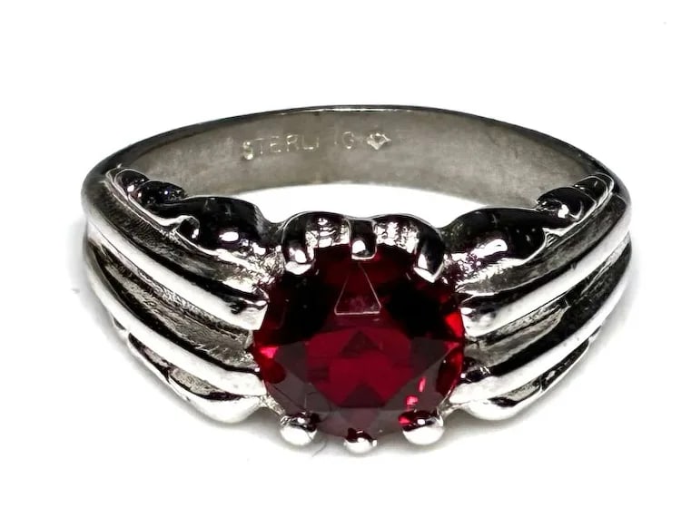 Vintage Sterling Silver Red Stone Ring - 2