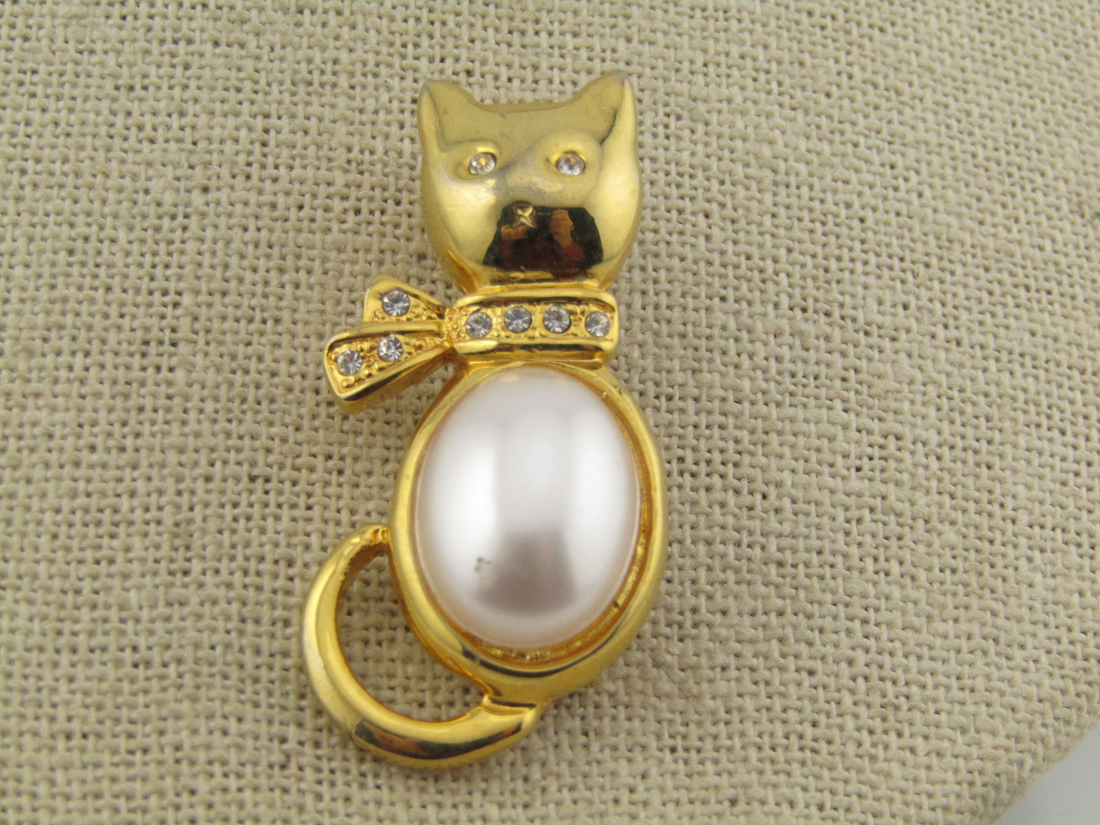 Vintage Cat Brooch, Faux Pearls/Rhinestones, 1980's: Vintage Cat Brooch, Faux Pearls/Rhinestones, 1980's. Gold tone with locking clasp. Faux pearl belly with clear rhinestones in the color and eyes. The brooch is appx. 1.75" tall and 7/8" wide. It is