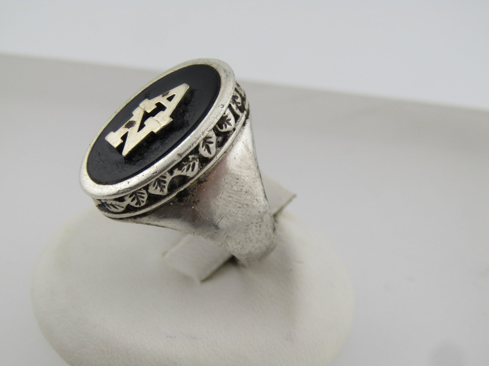 Vintage Sterling Onyx Ring, Initial AN, Leaf Border, Sz. 8, 1960's-1970's - 3